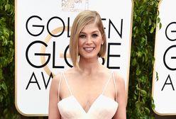 Rosamund Pike: idealna suknia i... niedoskonałości!