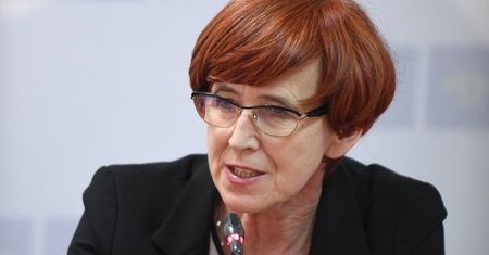 Elżbieta Rafalska: nie każda kobieta rezygnuje z pracy, bo dostaje 500+