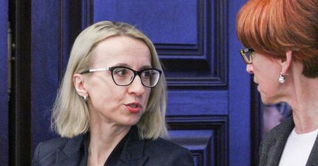 Płaca minimalna w 2019 r. Minister finansów nie zgadza się na 2250 zł brutto