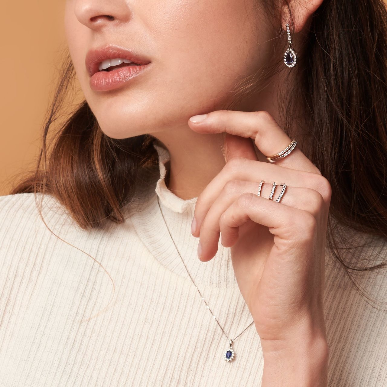 Biżuteria z szafirami jest symbolem szlachectwa i romantycznej miłości