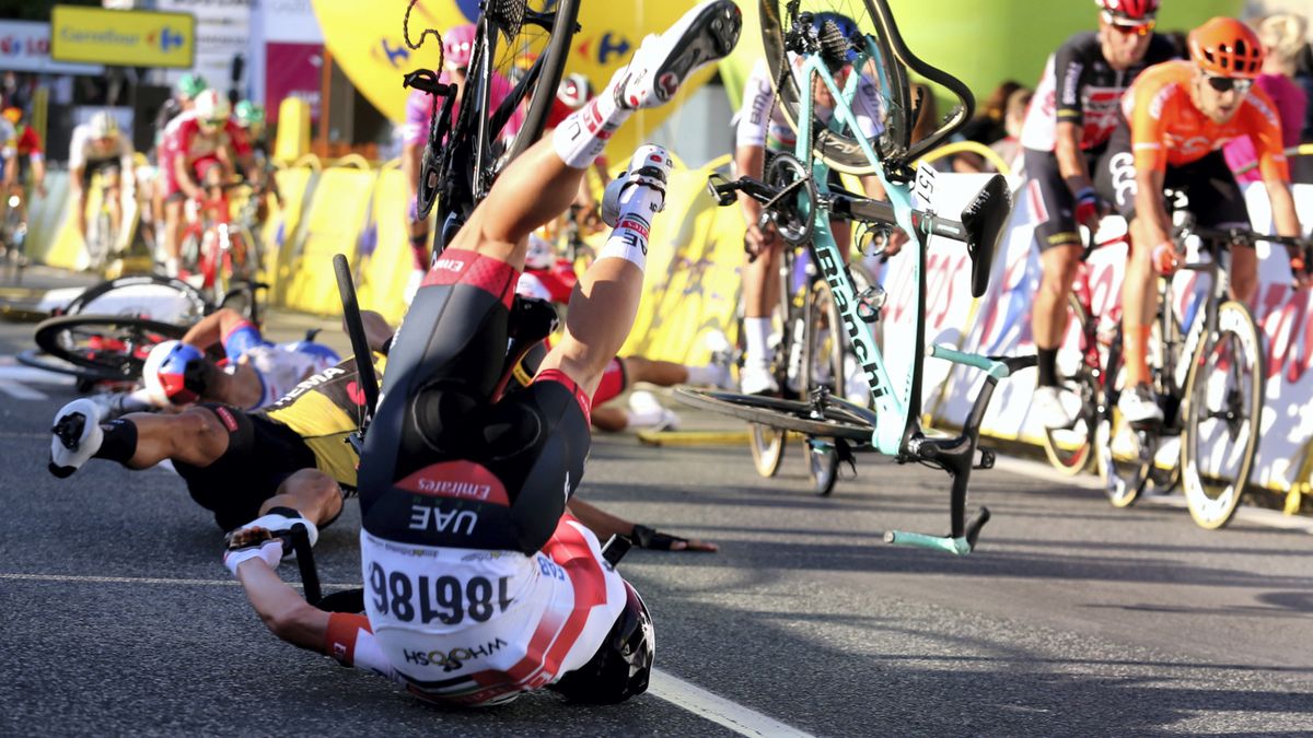 Zdjęcie okładkowe artykułu: PAP / Andrzej Grygiel / Na finiszu 1. etapu Tour de Pologne doszło do fatalnej kraksy