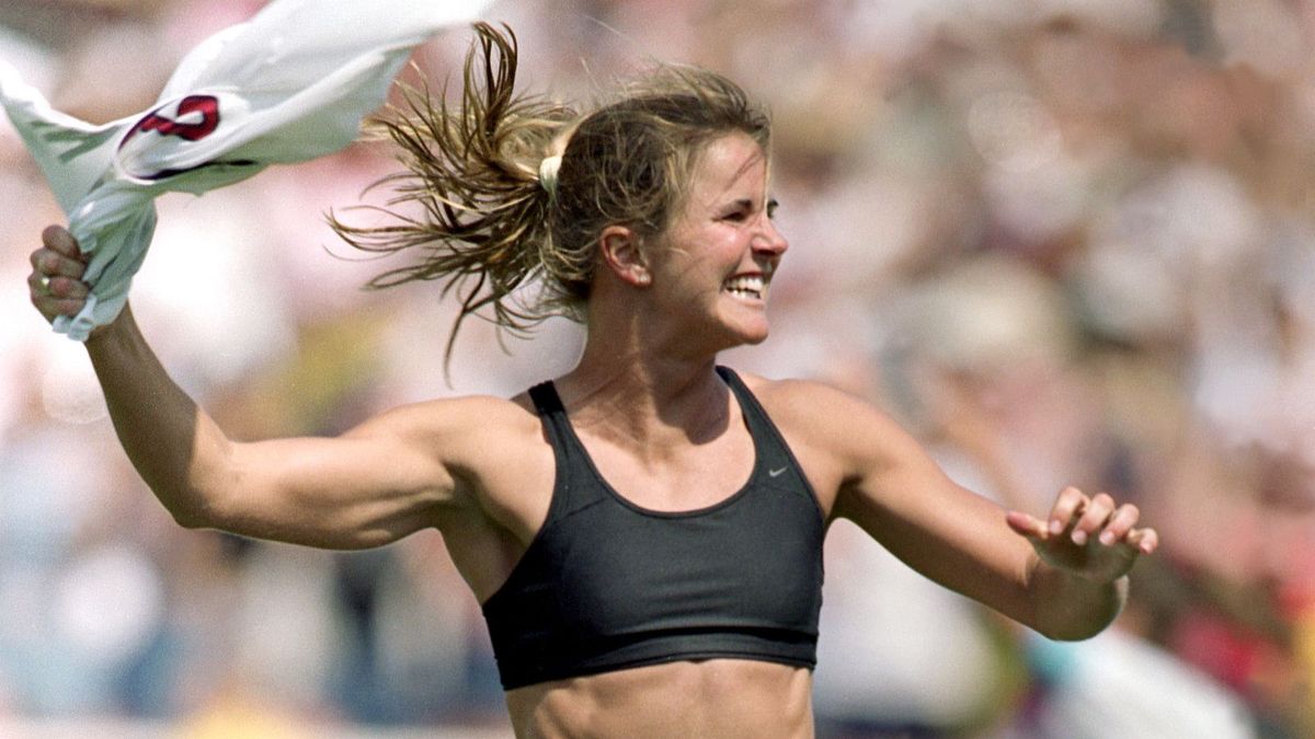 Getty Images / Jed Jacobsohn/Getty Images / Na zdjęciu: Brandi Chastain - kultowa cieszynka podczas MŚ 1999