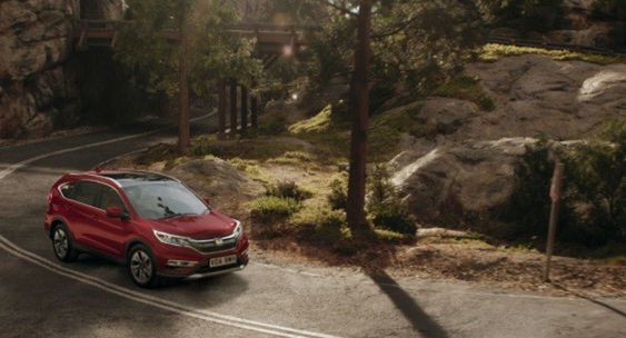 Niekończąca się droga w reklamie Hondy CR-V (wideo)