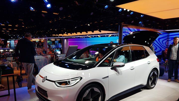 Volkswagen ID.3 1ST wygląda ciekawie i kusi wyposażeniem.