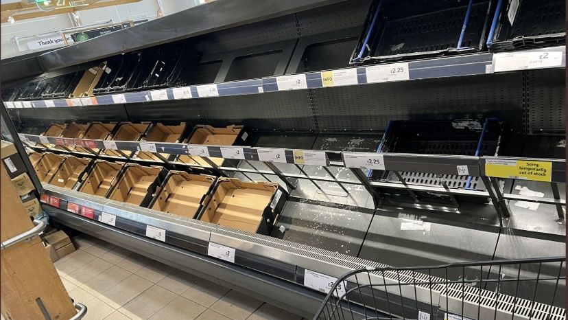 Warzywa i owoce na kartki? Rząd w Londynie ma ten problem na własne życzenie. 