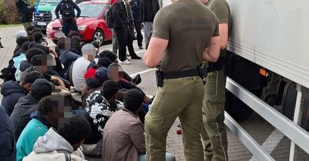 W chłodni ukrywali 34 migrantów. Zatrzymanie na A2