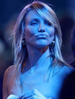 Cameron Diaz w ramionach wokalisty Maroon 5