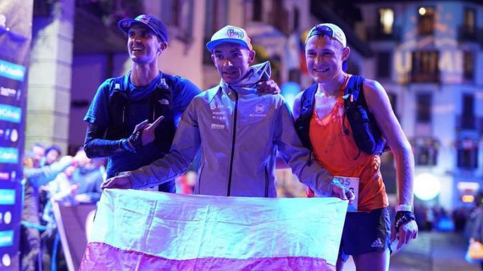 Zdjęcie okładkowe artykułu: Instagram / UTMB / Na zdjęciu: Marcin Świerc (w środku) po zwycięstwie w biegu TDS