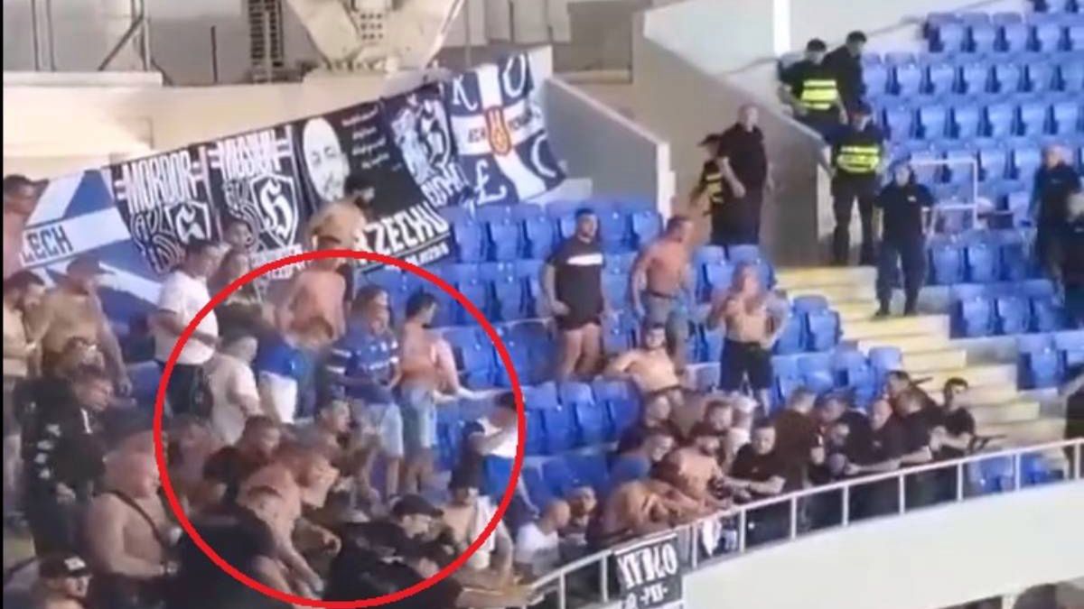 Twitter / Hooligans TV / Na zdjęciu: Kibole Lecha Poznań podczas meczu z Dinamo Batumi
