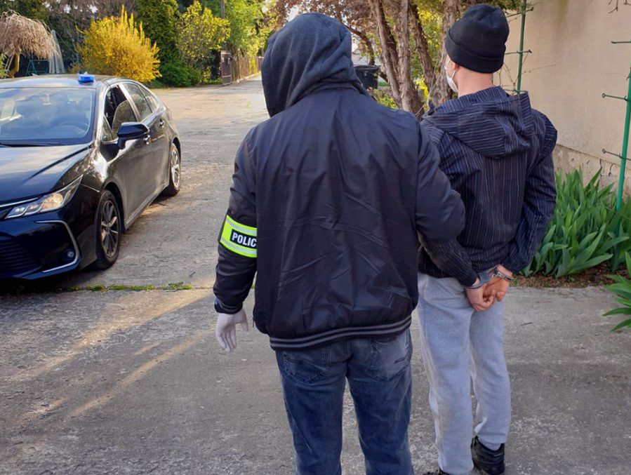 Warszawa. Policja rozbiła "dziuplę samochodową". Sprawcy ukradli bentleya aktorce
