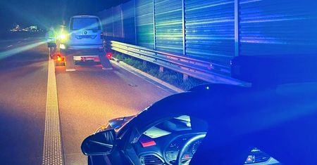 Miał 3 promile. Policjanci zajrzeli na pakę i znaleźli ciało