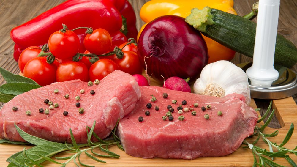 Surowa łopatka wołowa bez kości (steki, samo mięso)