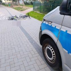 Czołowe zderzenie roweru i hulajnogi. 67-latka z poważnymi obrażeniami trafiła do szpitala (zdjęcia)