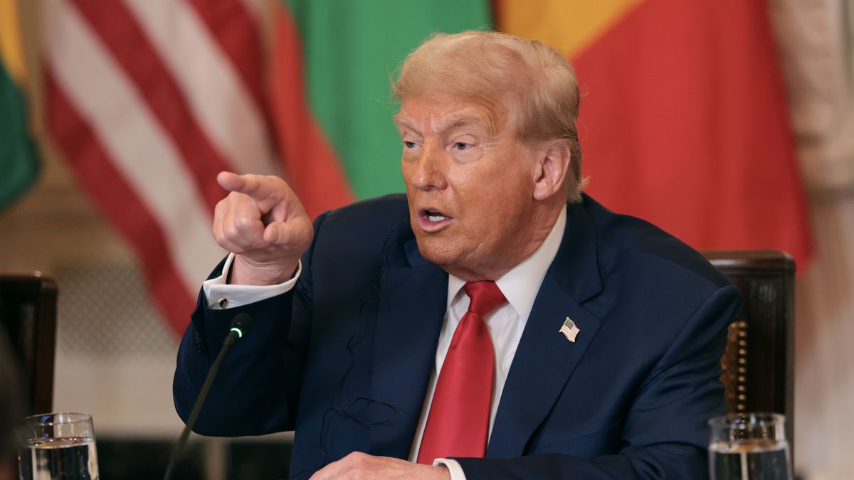 Donald Trump ogłosił nowe cła na UE i Meksyk