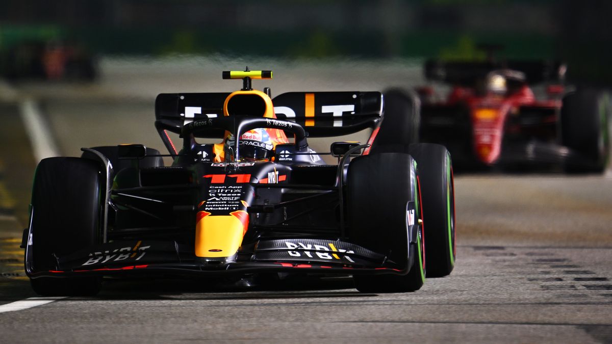 Materiały prasowe / Red Bull / Na zdjęciu: Sergio Perez przed Charlesem Leclercem