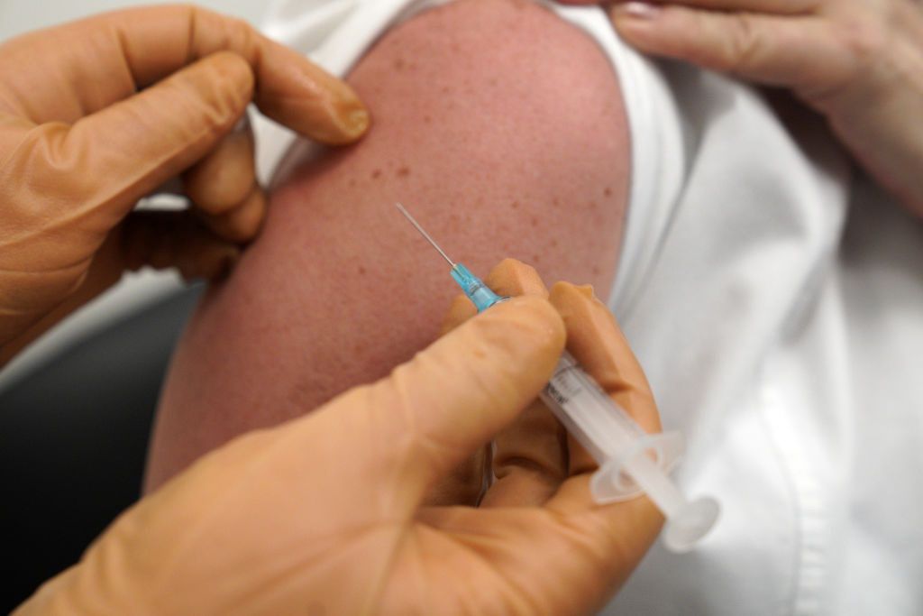 Szczepionka Pfizera dopuszczona w drugim kraju na świecie!