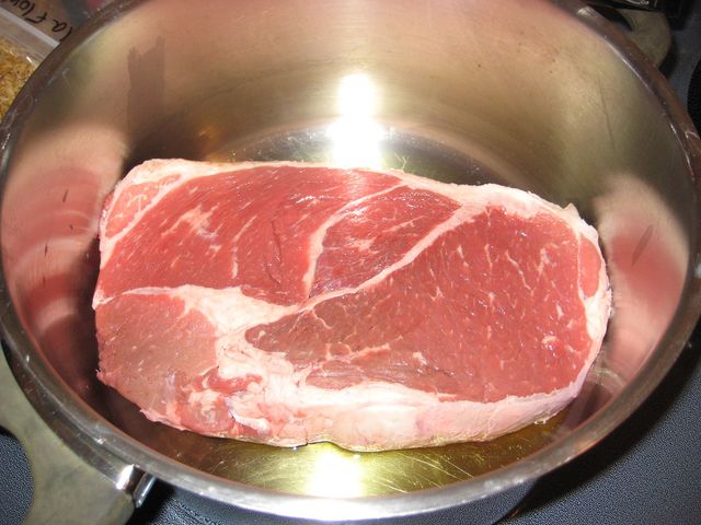 Surowa łopatka wołowa bez kości (steki, samo mięso, III klasa mięsa)