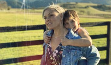 Pink nagrała piosenkę z córką. Zobacz klip do kawałka "Cover Me in Sunshine"