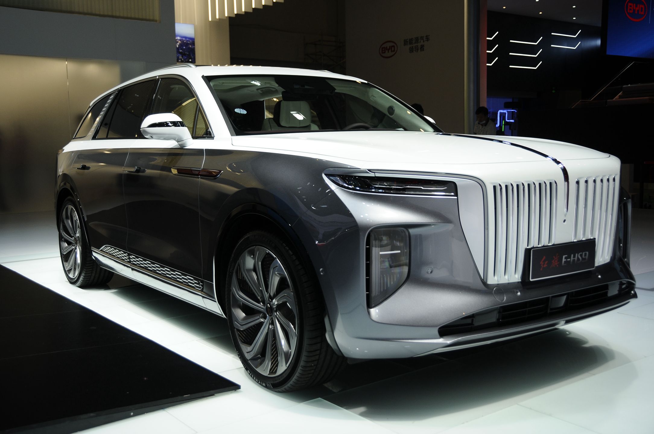 Hongqi E-HS9