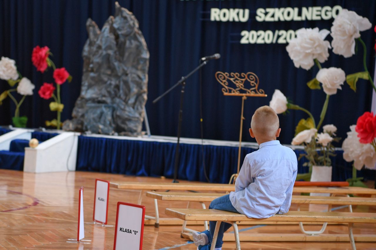 Koronawirus w Warszawie. Pierwsza podstawówka w stolicy zawiesza stacjonarne zajęcia