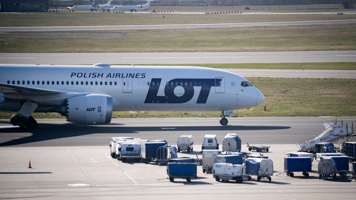 Kilkadziesiąt osób zadeklarowało już odejście z PLL LOT, szykują się kolejni. 