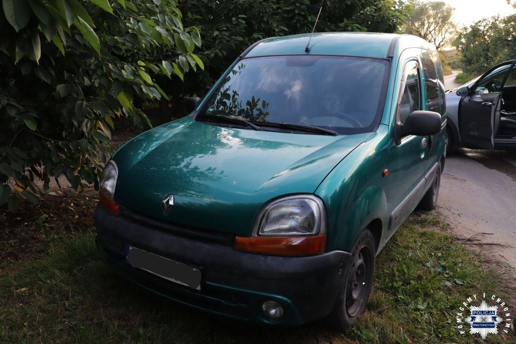 Pijany kierowca renault uciekał przed policją