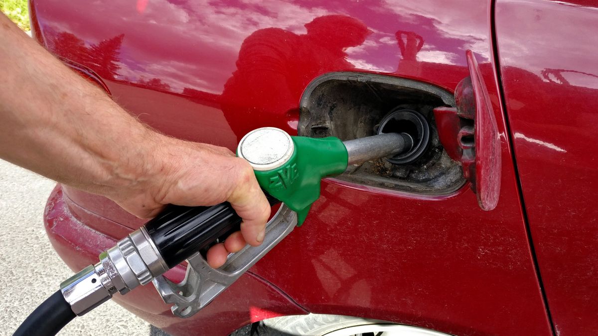 Ceny paliw. Na początku wakacji tankowanie będzie droższe. 