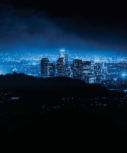 "Gorączka 2" – pełna dramatyzmu, wciągająca, poruszająca i tragiczna zarazem powieść – majstersztyk literatury kryminalnej, w którym spotkamy się z wyrazistymi postaciami kultowego filmu