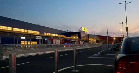 Ewakuacja Ikei. Klienci i pracownicy musieli natychmiast opuścić sklep