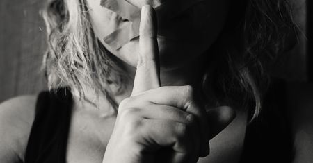 Ponad 100 kobiet pisało o molestowaniu przez fotografa. Przyznał się publicznie