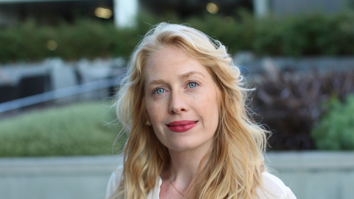 Typ urody lato to jasna cera, zimne oczy i włosy w odcieniu blond