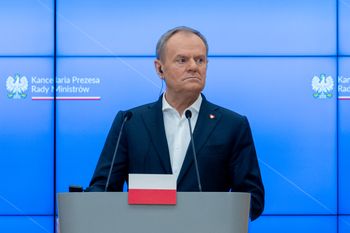 Tusk leci do Paryża. Prezydent Francji zwołał nadzwyczajny szczyt