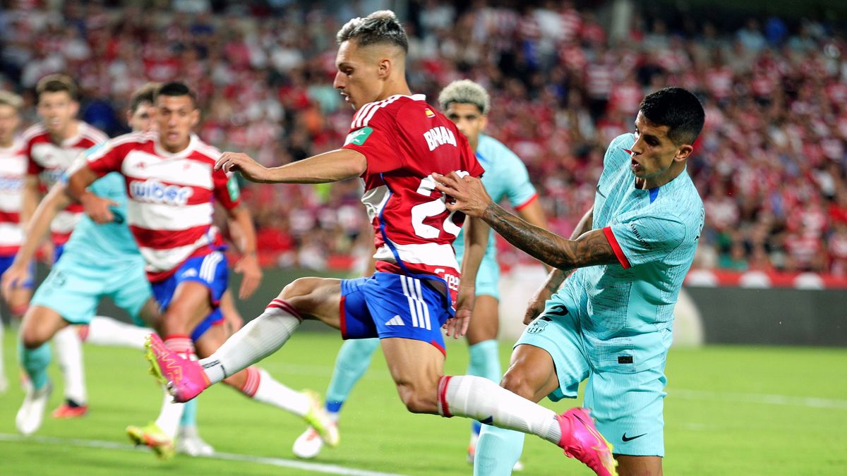 PAP/EPA / PAP/EPA/Pepe Torres / Bryan Zaragoza strzelił Barcelonie dwa gole