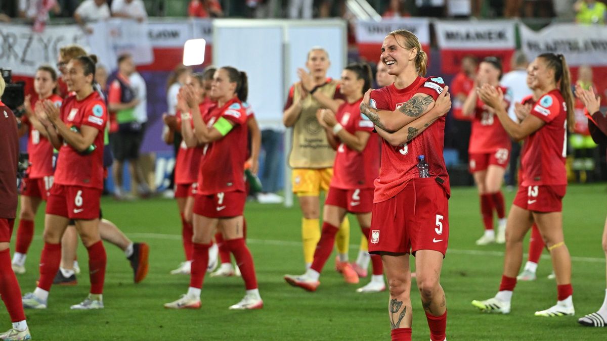 PAP / Marcin Bielecki / Na zdjęciu: piłkarska reprezentacja Polski po porażce z Niemkami na Euro 2025 w Sankt Gallen