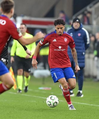 Kłopoty ekipy Papszuna. Piłkarz wyrzucony z boiska!