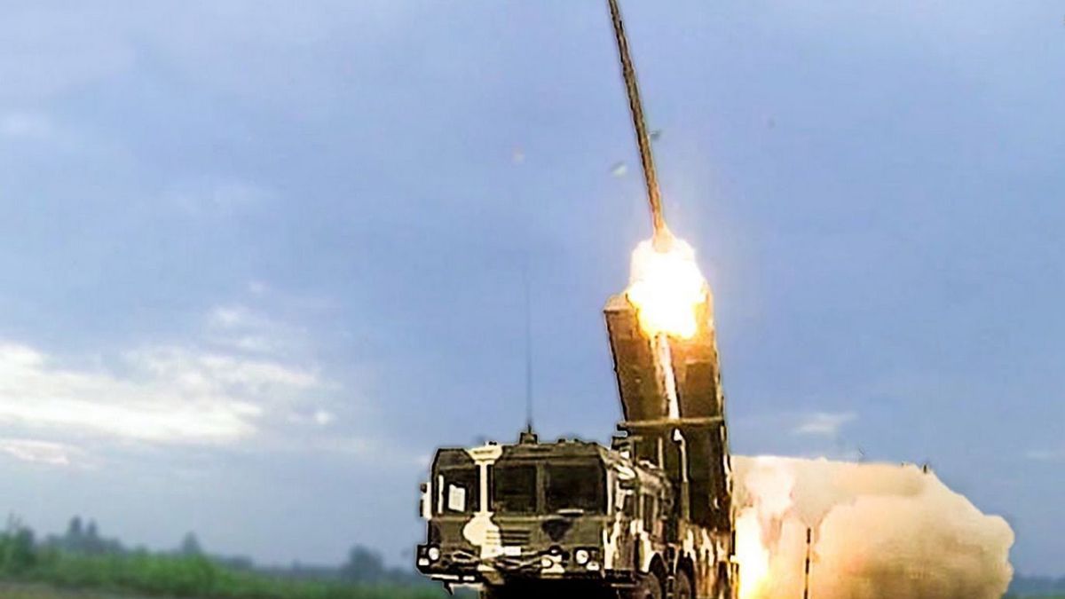 Białoruska wyrzutnia rakiet Polonez o zasięgu 300 km