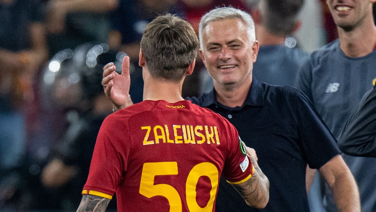 Nicola Zalewski i Jose Mourinho