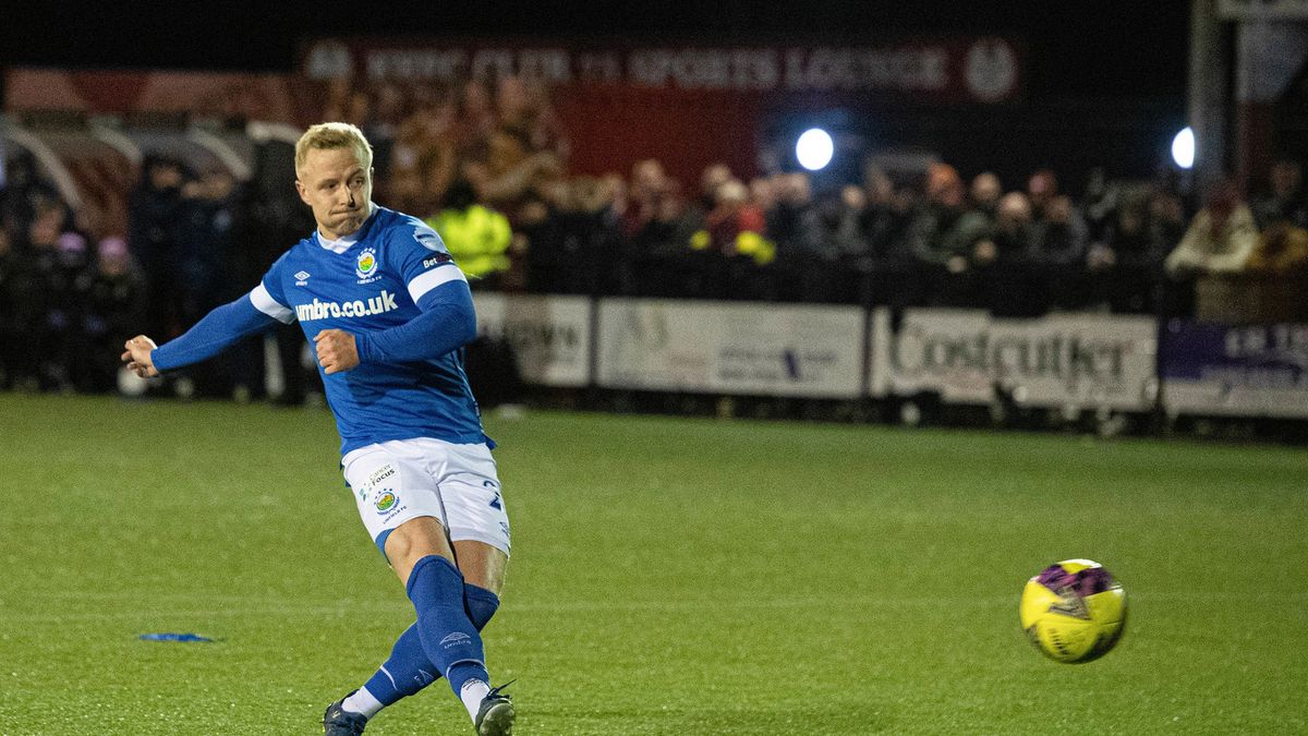 Getty Images / Mark Scates/SNS Group / Na zdjęciu: Piłkarz Linfield FC.