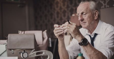 "Królewski krawiec" nie żyje. Paul Costelloe, legenda irlandzkiej mody i projektant księżnej Diany, zmarł w wieku 80 lat