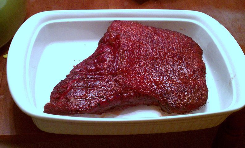 Surowy mostek wołowy (mięso i tłuszcz, II klasa mięsa)