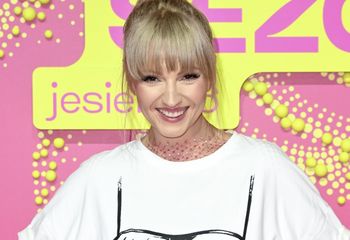 Przyszła na ramówkę w sukience z siateczki. Zaszalała jak nigdy