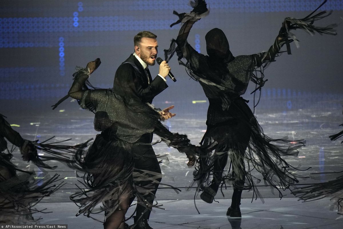  Krystian Ochman na scenie w Turynie (AP Photo/Luca Bruno)