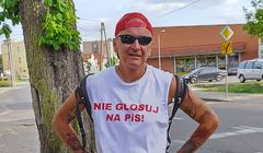 Dziennikarz biegnie ze Szczecina do Warszawy. Z hasłem "Nie głosuj na PiS" na koszulce