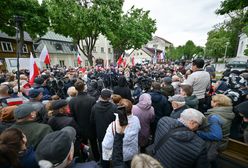 Incydent na konferencji Nawrockiego. Tłum wył
