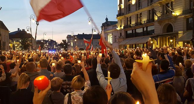 Polityczna walka w social media podsycana z zagranicy? „Za mało danych, ale to może być Rosja”