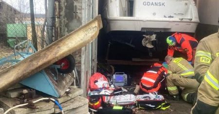 Tragedia w Gdańsku. Łódź przygniotła 60-latka