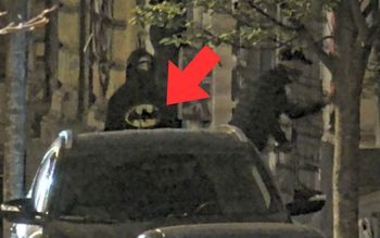 "Batman" przyłapany z kolegą po zmroku Zdjęcie z Łodzi