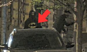 "Batman" przyłapany z kolegą po zmroku Zdjęcie z Łodzi