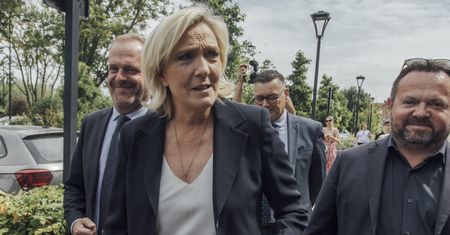 Francja: Zjednoczenie Narodowe z szansą na większość. Kluczowa reforma zagrożona
