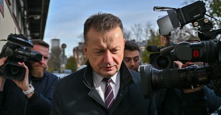 "Brak wychowania". Błaszczak o relacji PiS z Konfederacją